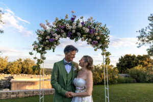 mariage - couple-domaine de sarson - océane dussauge